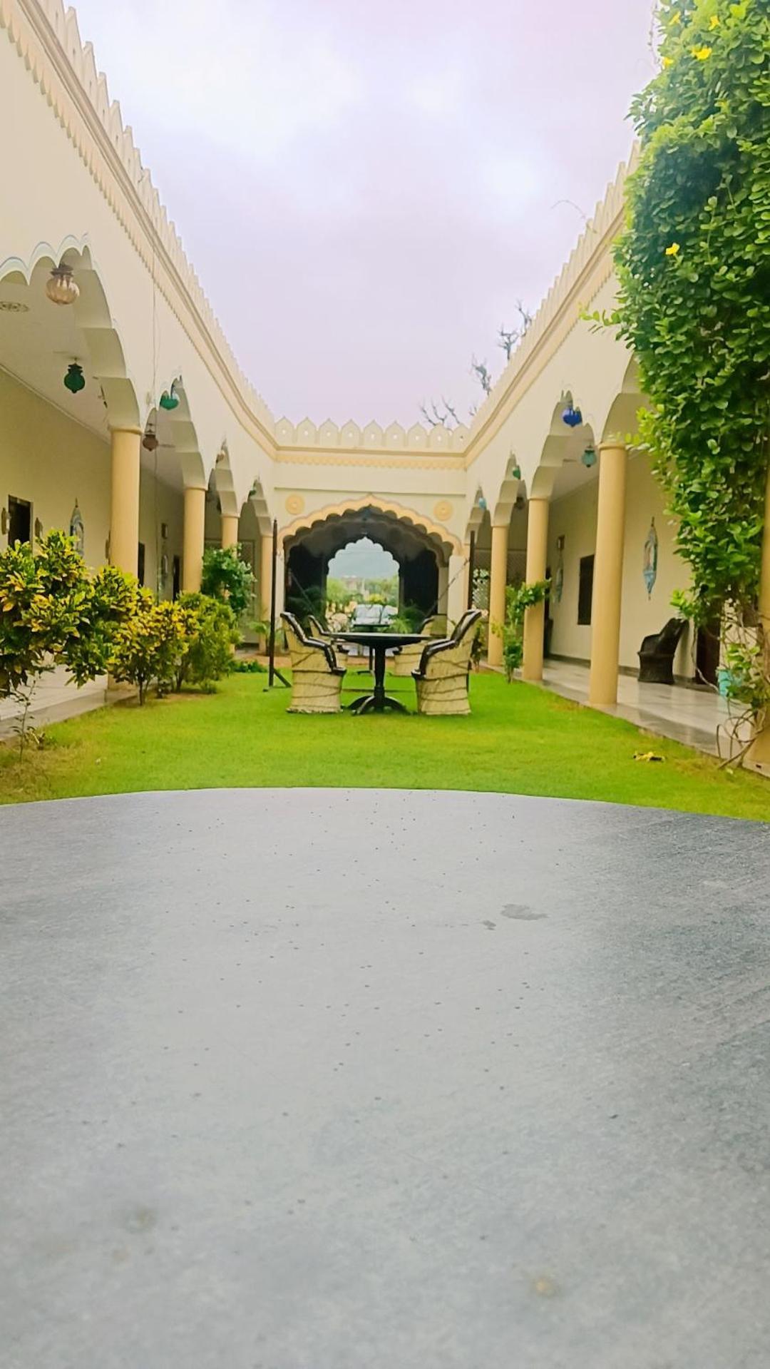 Hotel Mewad Haveli Пушкар Экстерьер фото